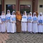 Berkah Pendidikan dan Spiritualitas: Penyerahan beasiswa dan Dukungan Pembangunan Masjid Fatahillah di SMAN 1 Dampit oleh BAZNAS Provinsi Jawa Timur