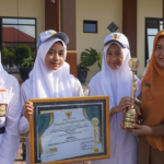 SMAN 1 DAMPIT GELAR UPACARA BENDERA DAN DEKLARASI SEKOLAH RAMAH ANAK, SERTA APRESIASI SISWA BERPRESTASI